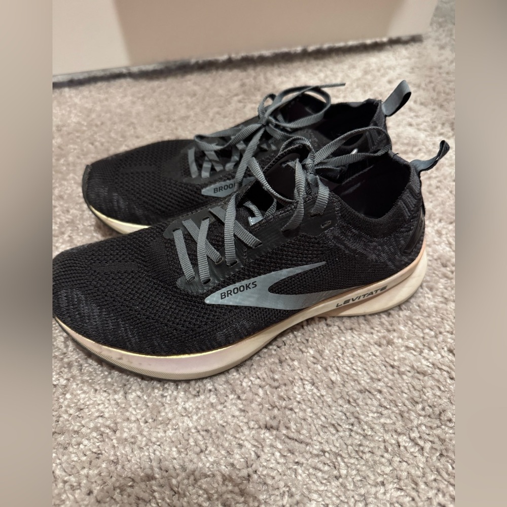 Brooks Women Levitate 2 running shoe